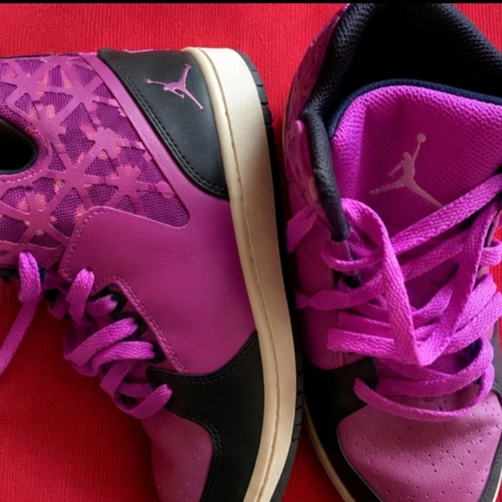 Nike Air Jordan Kids Size 5.5Y Purple/Black High Top Sneakers